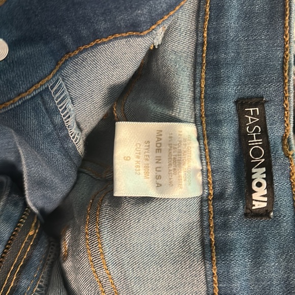 Beautiful and stretchy fashion nova blue wash jeans size 9 - Picture 3 of 6